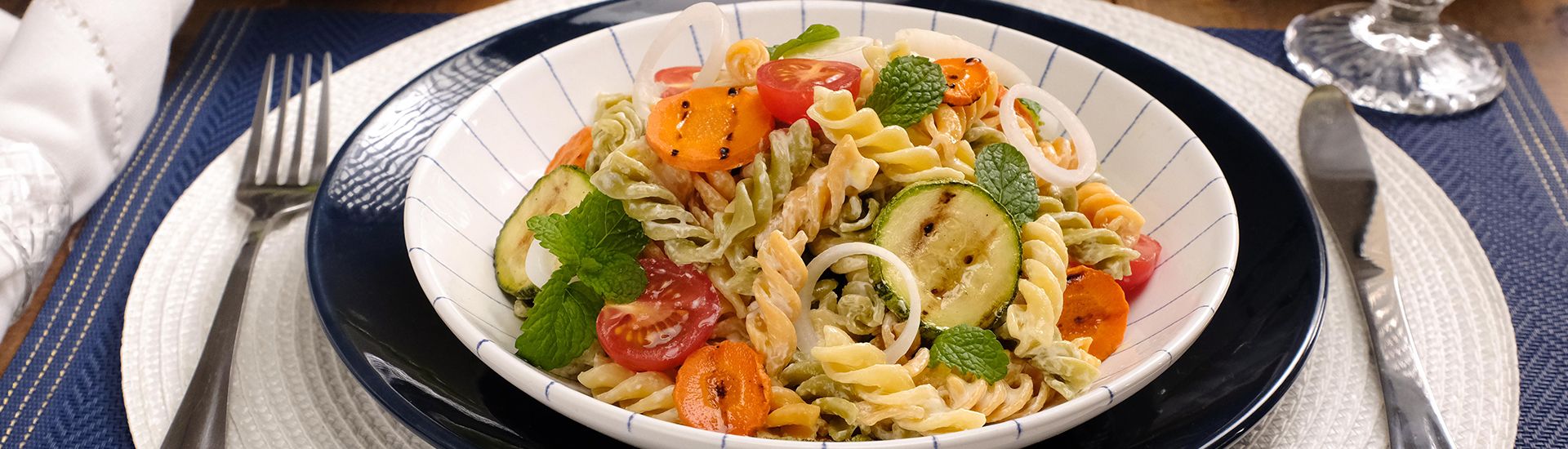 Salada de macarrão com legumes