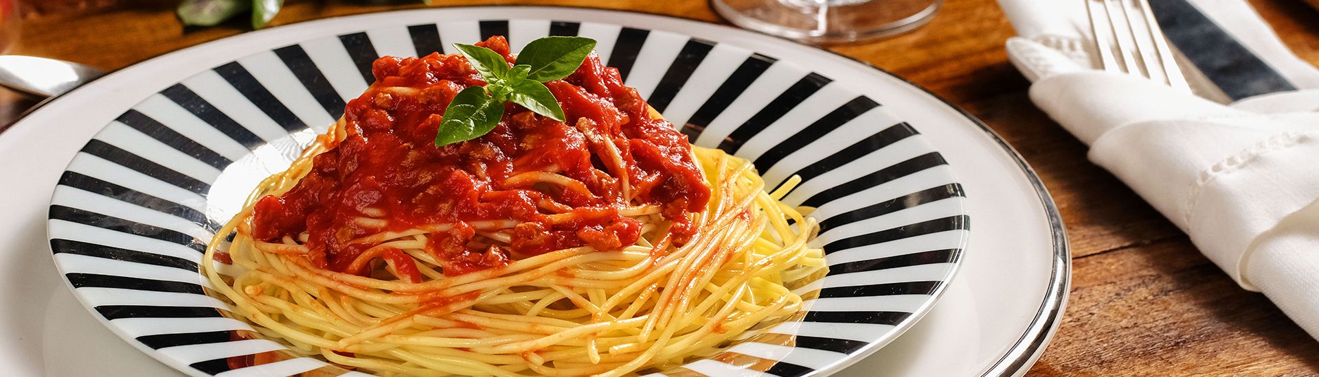 Macarrão sem glúten à bolonhesa vegetariano