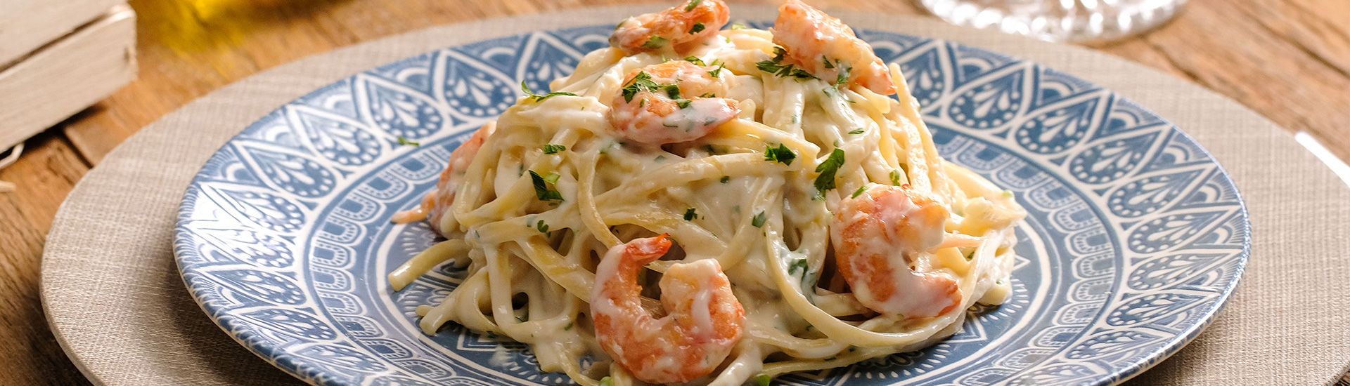 Macarrão com Camarão ao Molho Branco