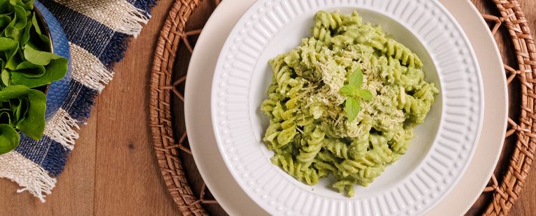 Macarrão Sem Glúten com Molho de Espinafre