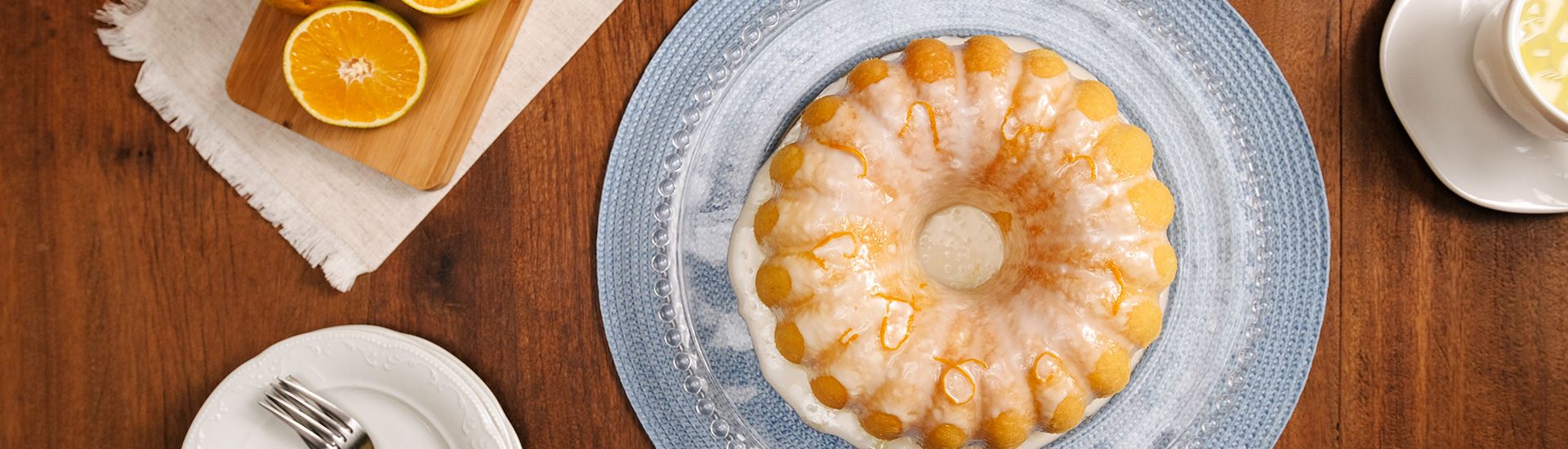 Bolo de laranja com calda de fondant