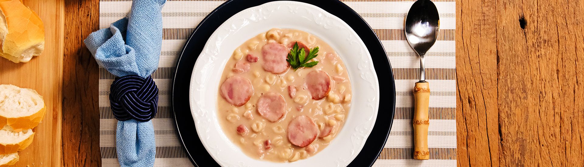 Sopa de macarrão com feijão