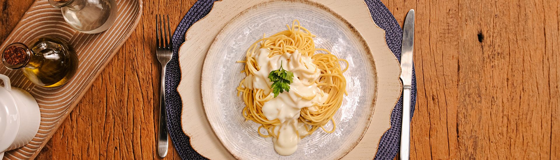 Macarrão com molho bechamel