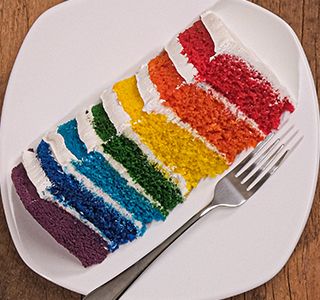 Receita Bolo arco-íris - Dia das Crianças