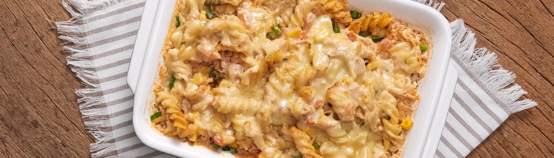 Macarrão de forno com frango simples