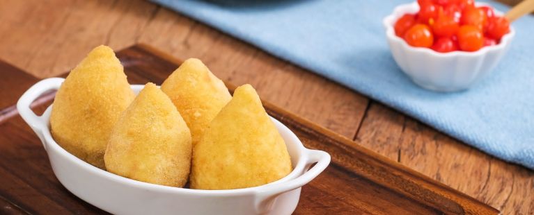 Coxinha com massa de mandioca