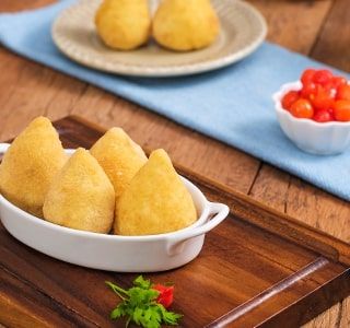Receita Coxinha com massa de mandioca
