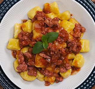 Receita Nhoque de mandioquinha com ragu de linguiça