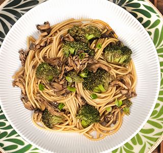 Receita Macarrão com shimeji e brócolis