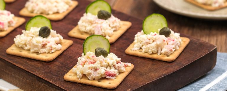 Cracker Fermentação Natural com patê de kani com ricota