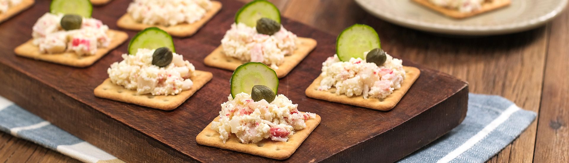 Cracker Fermentação Natural com patê de kani com ricota