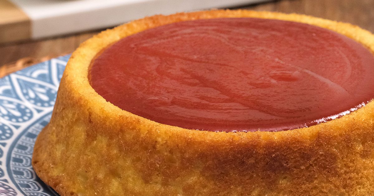 Doces Receitas: Bolo de Fubá com Goiabada