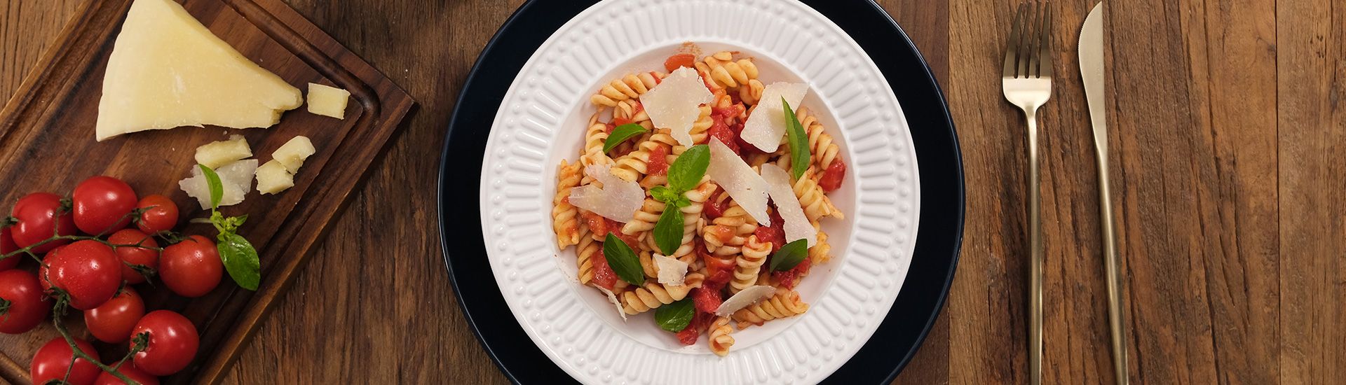 Macarrão ao molho rústico e pecorino