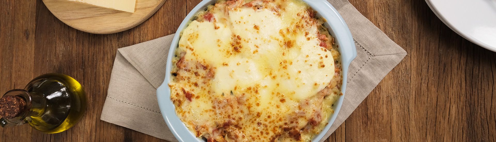 Macarrão com frango desfiado e requeijão cremoso