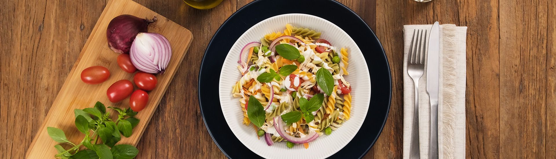 Salada de macarrão fácil com frango