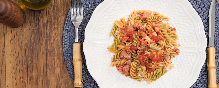 Macarrão com linguiça de panela de pressão