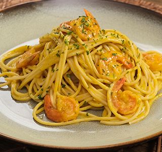 Receita Macarrão com molho de camarão cremoso