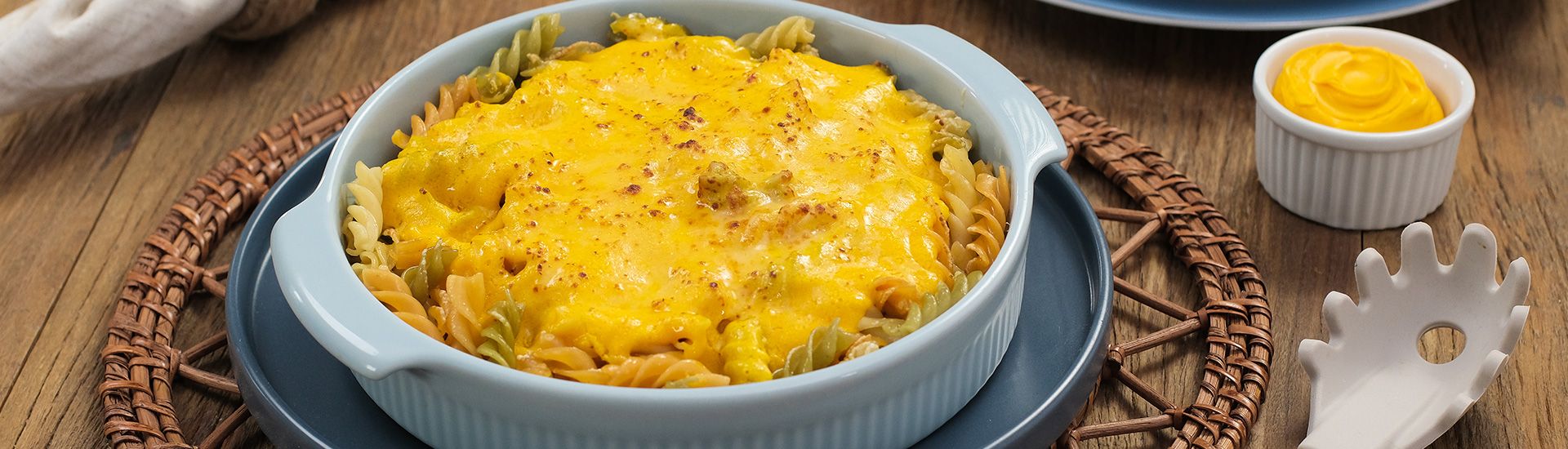 Macarrão gratinado com cheddar