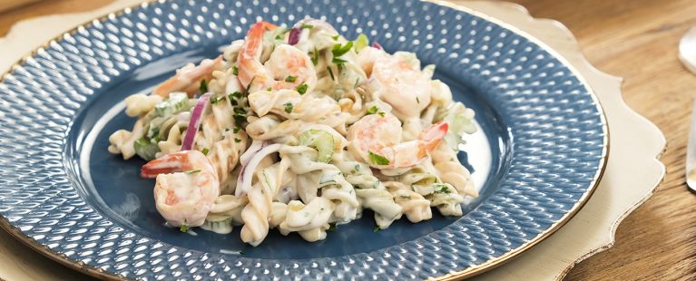 Salada Colorida de Macarrão com Camarão