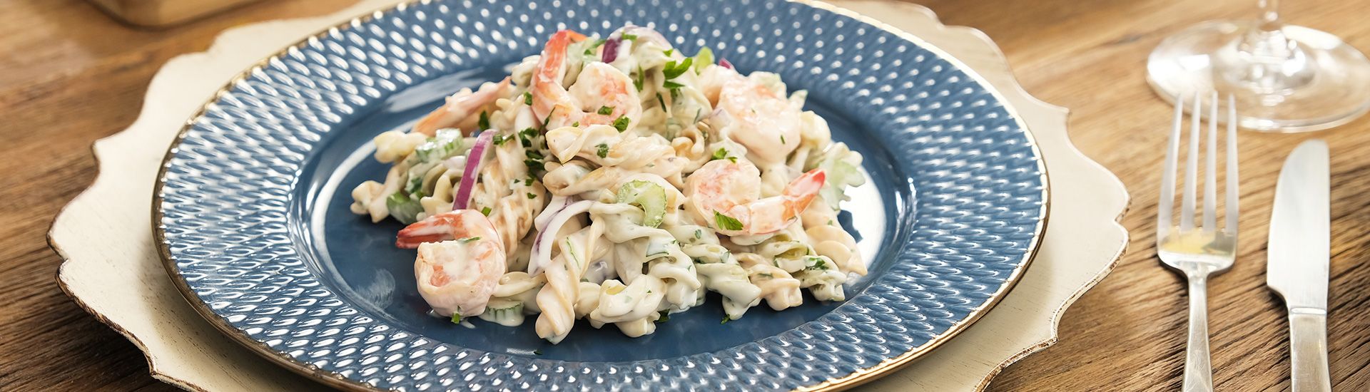 Salada Colorida de Macarrão com Camarão