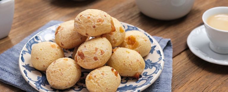 Pão de queijo fácil com farinha de trigo