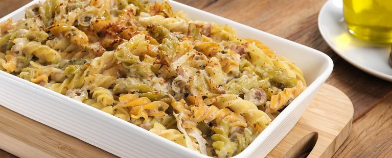 Fusilli gratinado com atum