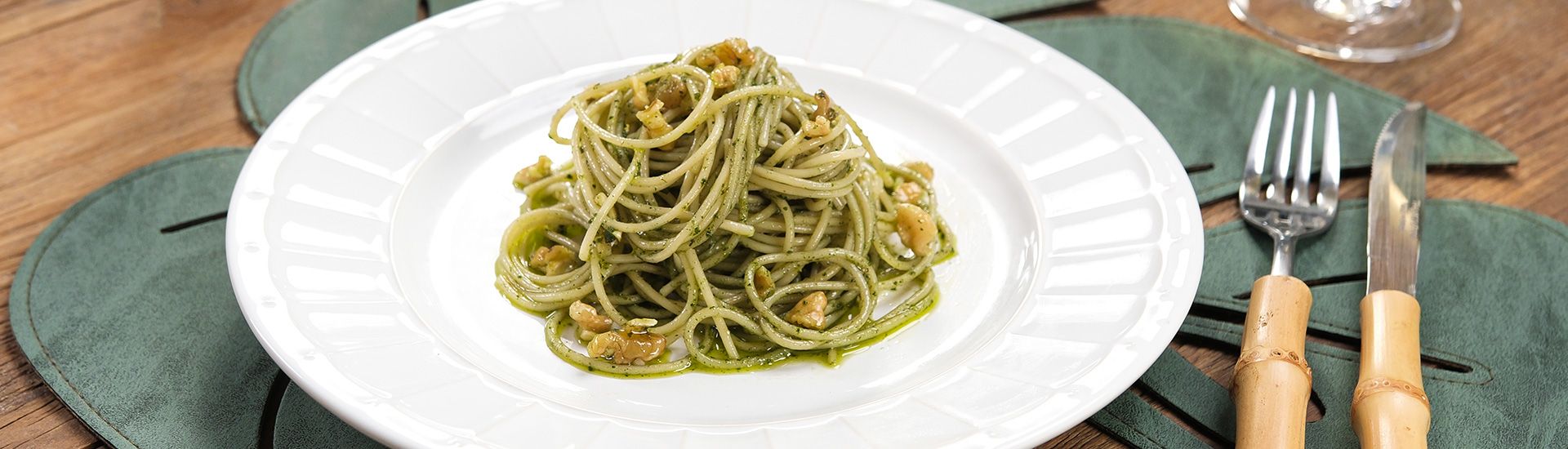 Macarrão com pesto de espinafre