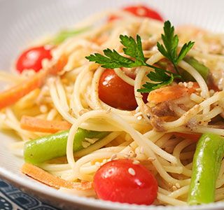 Receita Macarrão Sem Glúten ao Molho de Tahine e Legumes