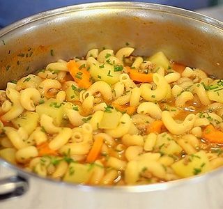 Receita Sopa de macarrão com carne moída e legumes