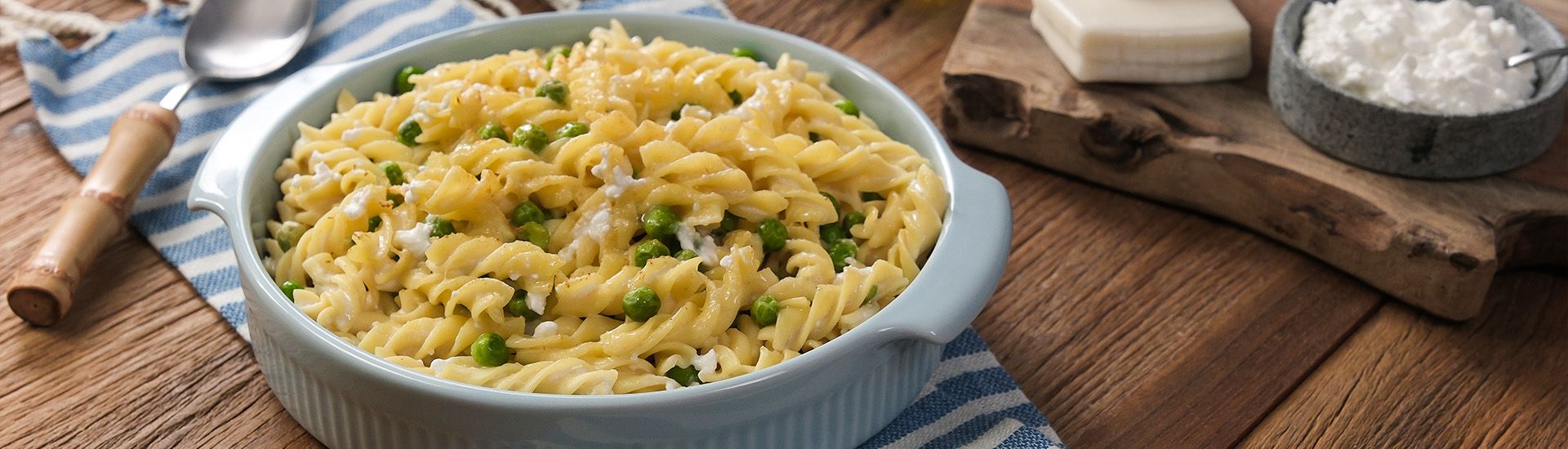 Fusilli com massa de queijo feta/cottage ao forno