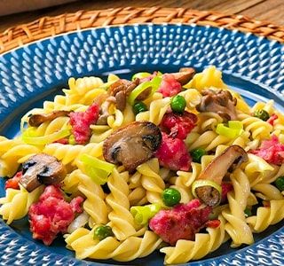 Receita Pasta com Linguiça, Cogumelos Frescos e Ervilhas
