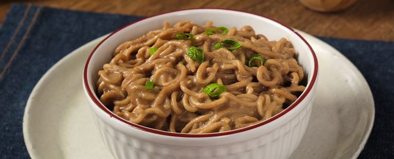 Macarrão Oriental com Pasta de Amendoim