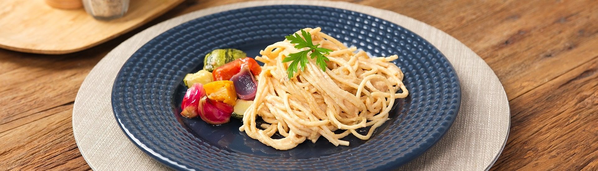 Macarrão com Molho de Queijo e Legumes