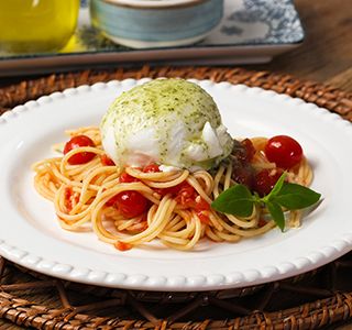 Receita Espaguete Pomodoro com Burrata ao Pesto