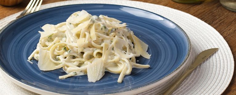 Macarrão ao Molho de Pistache com Cream Cheese