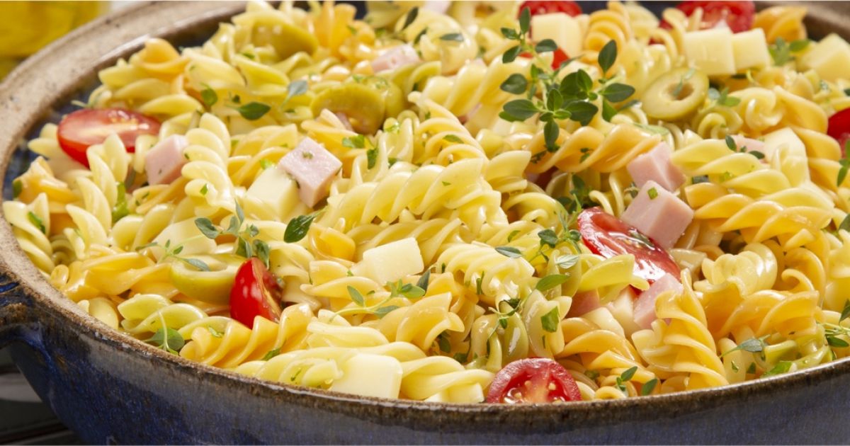 Salada de macarrão colorida - Renata