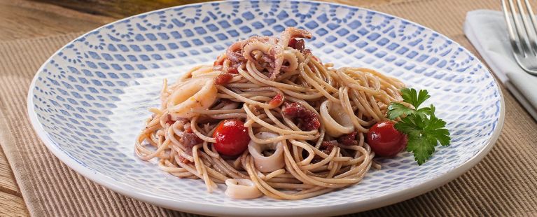 Risoto de Macarrão com Lula e Tomates