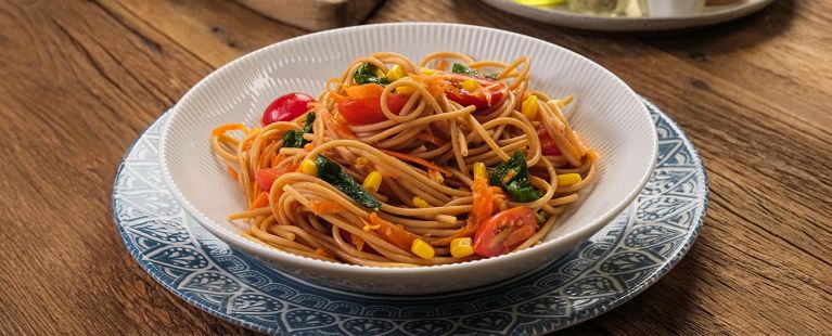 Salada de Macarrão Veggie & Refrescante