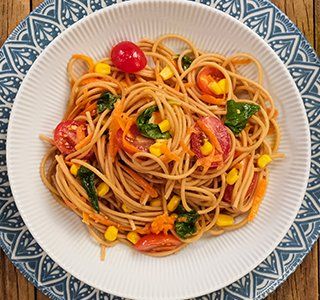 Receita Salada de Macarrão Veggie & Refrescante