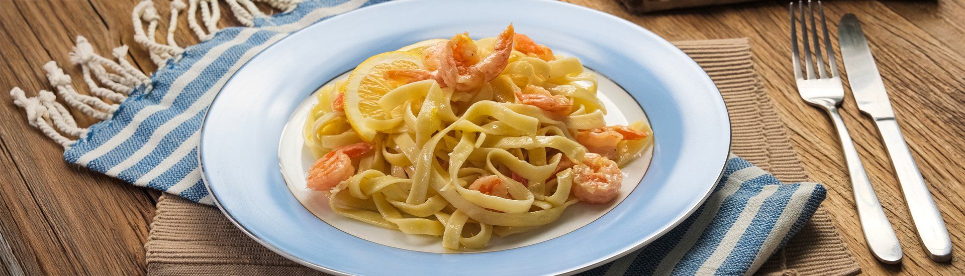 Tagliarini com Molho de Limão Siciliano e Camarões