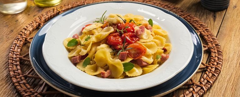 Farfalle ao Pomodoro e Ervas