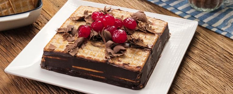 Torta Gelada de Biscoito Cristal com Chocolate