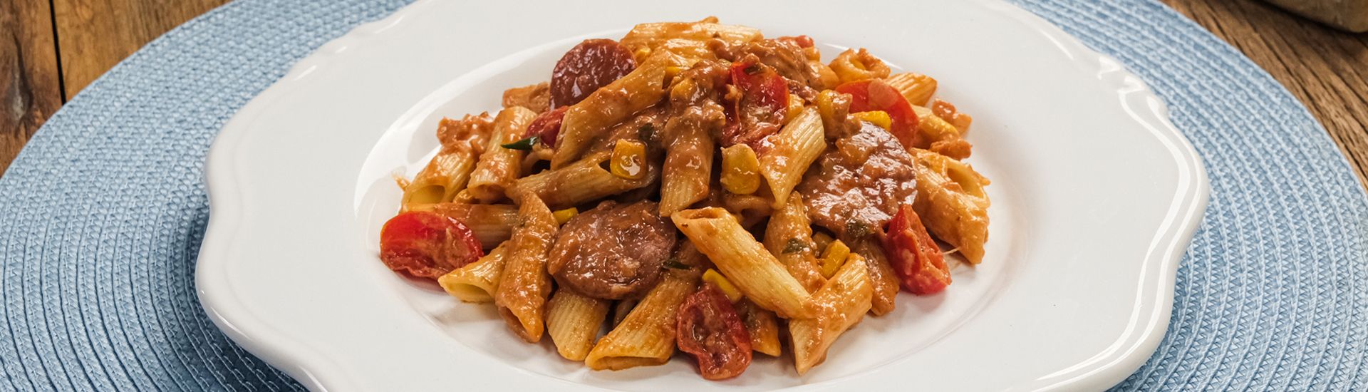 Penne Cremoso com Calabresa e Queijo