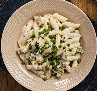 Receita Macarrão com Molho Branco e Ervilhas Assadas