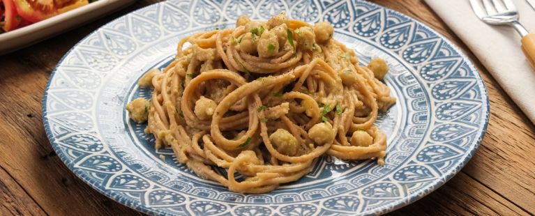 Macarrão Veggie ao Molho de Grão-de-Bico