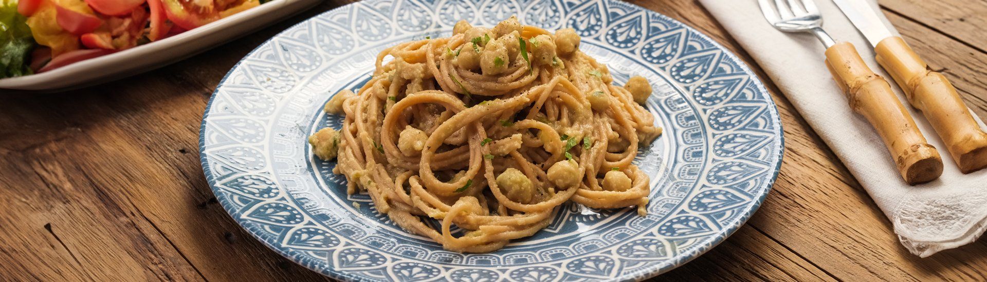 Macarrão Veggie ao Molho de Grão-de-Bico