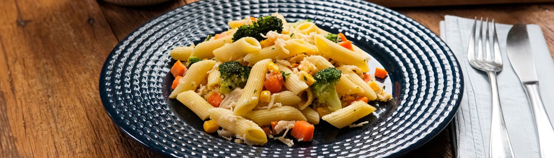 Penne com Frango e Vegetais