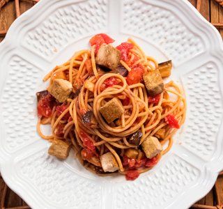 Receita Macarrão com Molho de Berinjela e Tofu