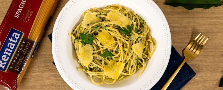 Spaghetti com Pesto Brasileiro