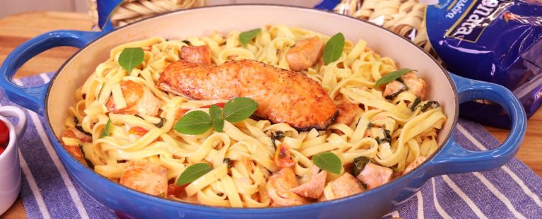 Talharim com Salmão e Espinafre